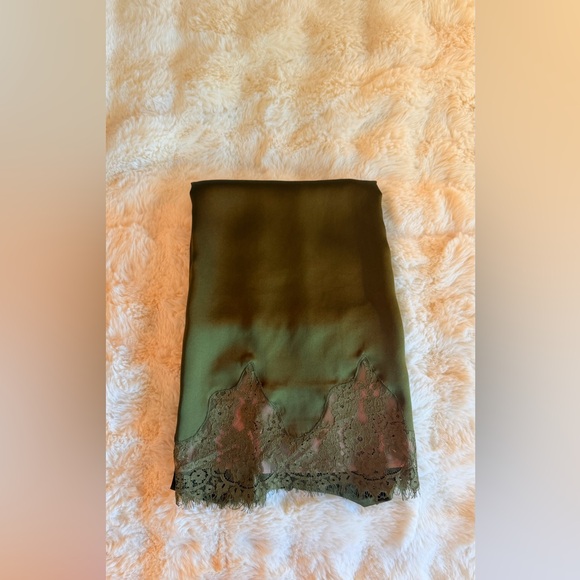 Reformation Jessalyn Silk Dress In Moss Garden, NWOT, NEVER WORN, NO FLAWS. - Picture 14 of 14